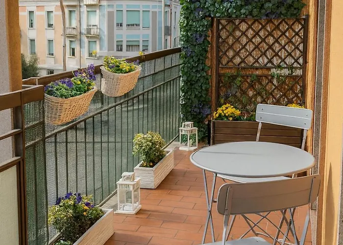 Beautiful Floral Apartment On Navigli